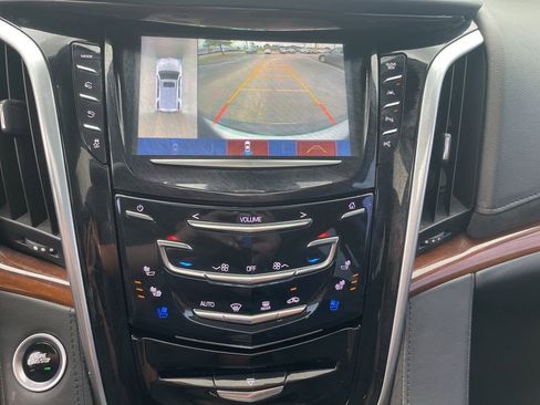 Used 2020 Cadillac Escalade Premium Luxury AWD/4WD image 36