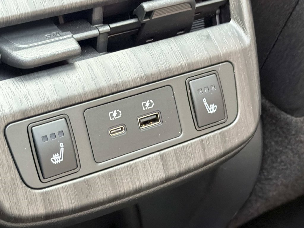 Used 2024 Nissan Ariya FWD image 15
