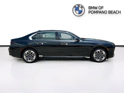 Used 2024 BMW i7 xDrive60 w/ Executive Package image 8