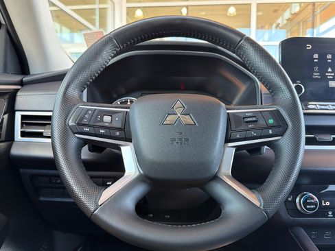 Used 2024 Mitsubishi Outlander SE AWD/4WD image 27