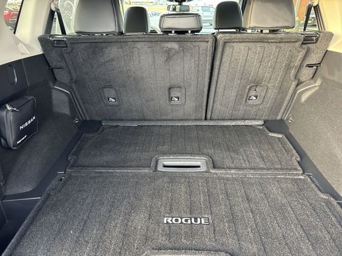 Used 2024 Nissan Rogue SL image 25