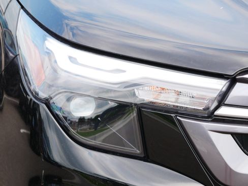 Used 2025 Subaru Forester Premium AWD/4WD image 16