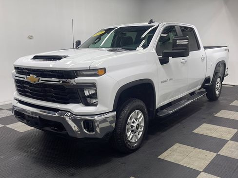 Used 2025 Chevrolet Silverado 2500 LT w/ Convenience Package AWD/4WD image 1