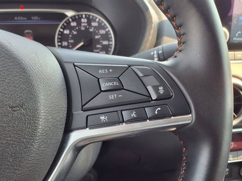 Used 2025 Nissan Sentra SR FWD image 16