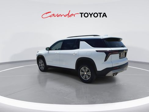 Used 2026 Chevrolet Traverse LT FWD image 6