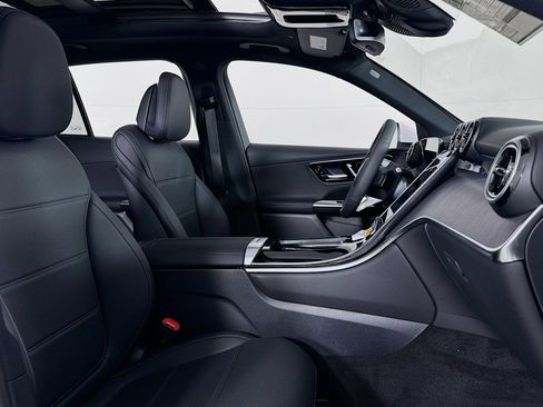 New 2026 Mercedes-Benz GLC 300 image 6