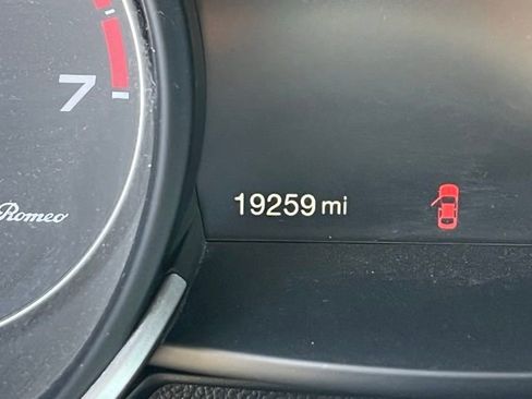 Used 2022 Alfa Romeo Stelvio Sprint image 18