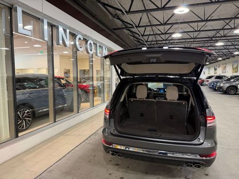 Used 2023 Lincoln Aviator AWD w/ Premium Package image 9