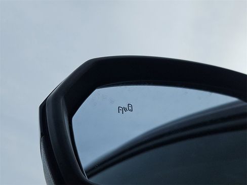 New 2025 Volkswagen Taos SE image 13