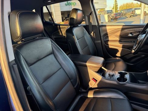 Used 2023 GMC Terrain SLT w/ Infotainment Package II image 11