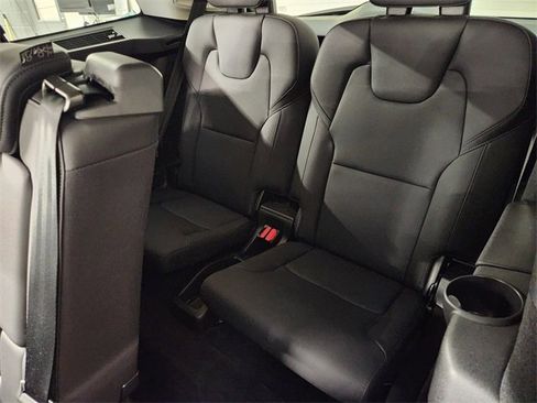 Used 2025 Volvo XC90 B5 Plus image 32