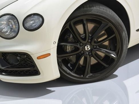 Used 2024 Bentley Flying Spur V8 AWD/4WD image 13