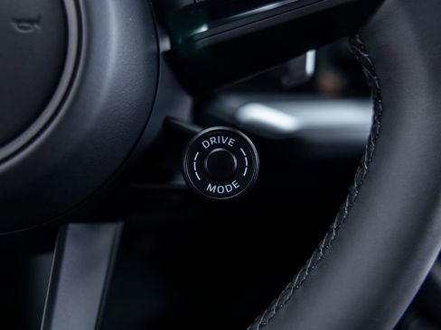 Certified 2025 Porsche Cayenne AWD/4WD image 45