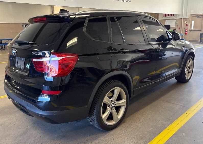 Used 2017 BMW X3 sDrive28i RWD image 2