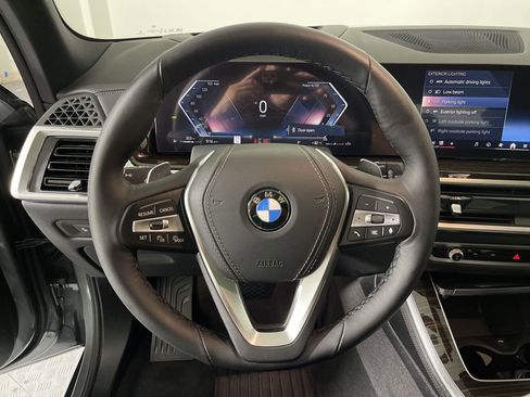 Used 2026 BMW X5 sDrive40i w/ Executive Package RWD image 17