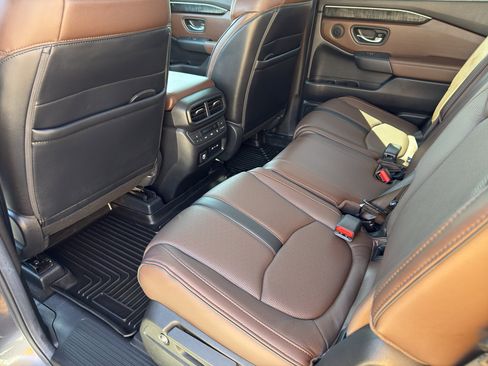 Used 2025 Honda Pilot Elite image 27