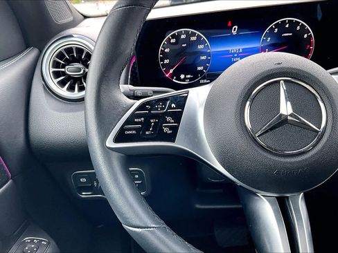 Used 2025 Mercedes-Benz GLB 250 w/ Exclusive Package image 24