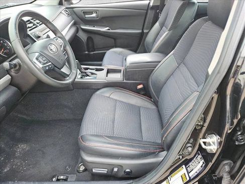 Used 2015 Toyota Camry SE image 15