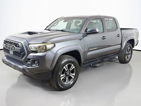 Used 2018 Toyota Tacoma TRD Sport w/ Technology Package AWD/4WD image 6