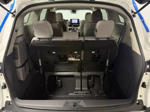 Used 2023 Toyota Sienna LE FWD image 26