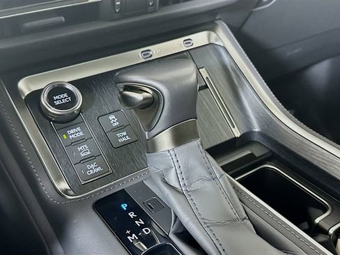 Used 2025 Lexus GX 550 image 18