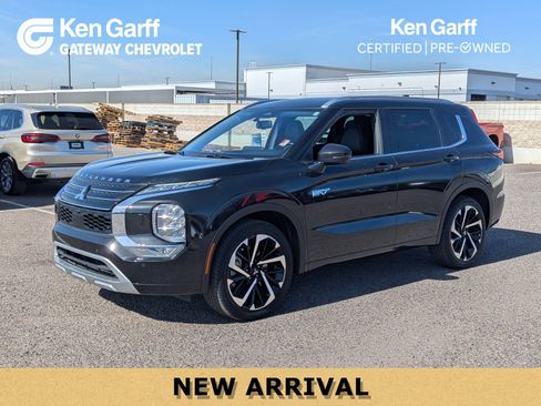 Used 2023 Mitsubishi Outlander SEL image 1