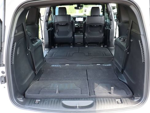 Used 2026 Chrysler Pacifica Select FWD image 36