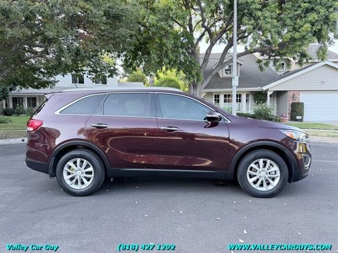 Used 2017 Kia Sorento FWD image 7
