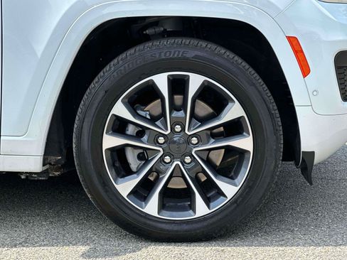 Used 2023 Jeep Grand Cherokee Overland AWD/4WD image 7
