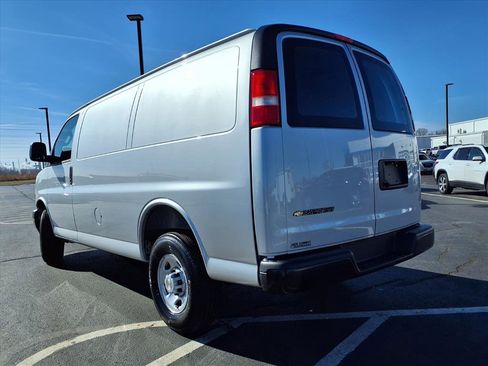 Used 2025 Chevrolet Express 2500 w/ Driver Convenience Package image 29