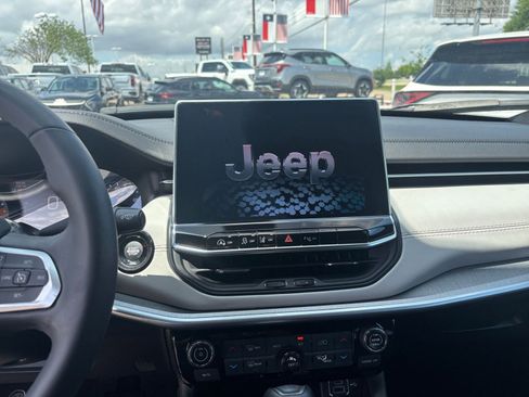 Used 2025 Jeep Compass Limited AWD/4WD image 20