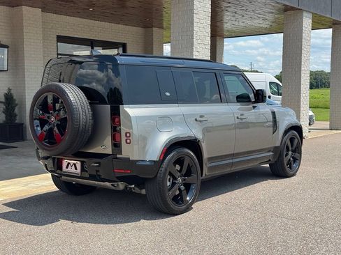Used 2023 Land Rover Defender 110 X-Dynamic SE AWD/4WD image 12