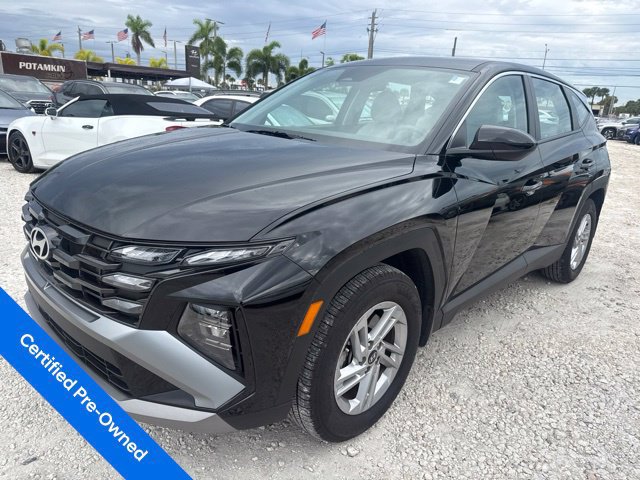 Used 2025 Hyundai Tucson SE FWD image 1