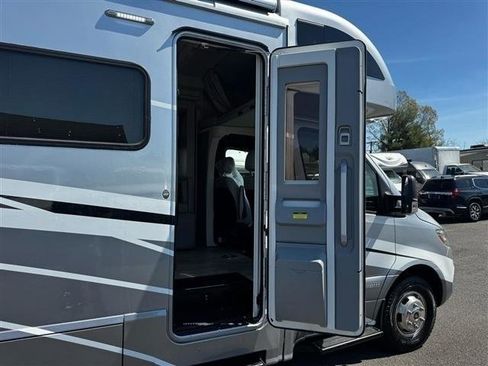 Used 2019 Mercedes-Benz Sprinter 170 image 11