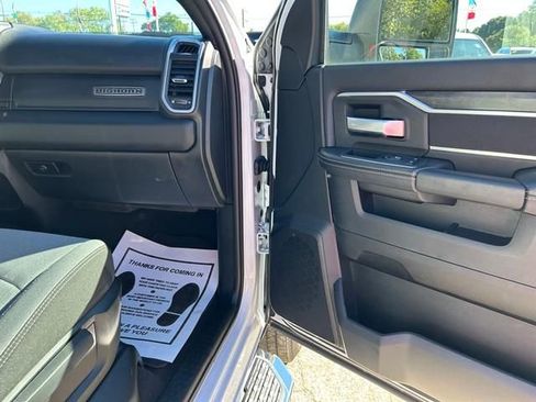 Used 2024 RAM 2500 Big Horn w/ Bed Utility Group image 29