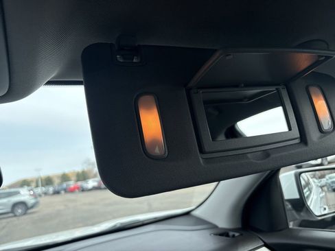 Used 2023 GMC Acadia SLE image 6