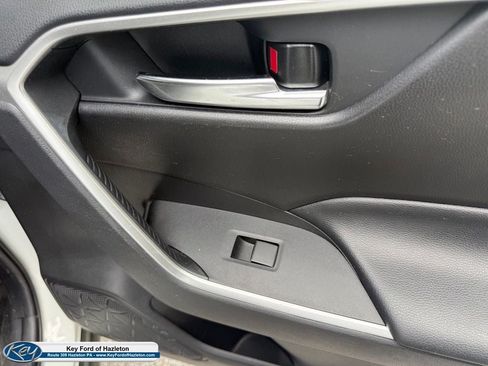 Used 2020 Toyota RAV4 XLE AWD/4WD image 30