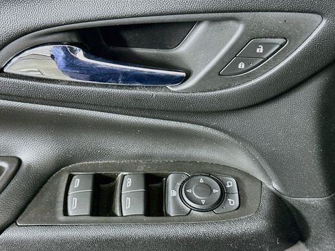 Used 2022 Chevrolet Equinox LT FWD image 15