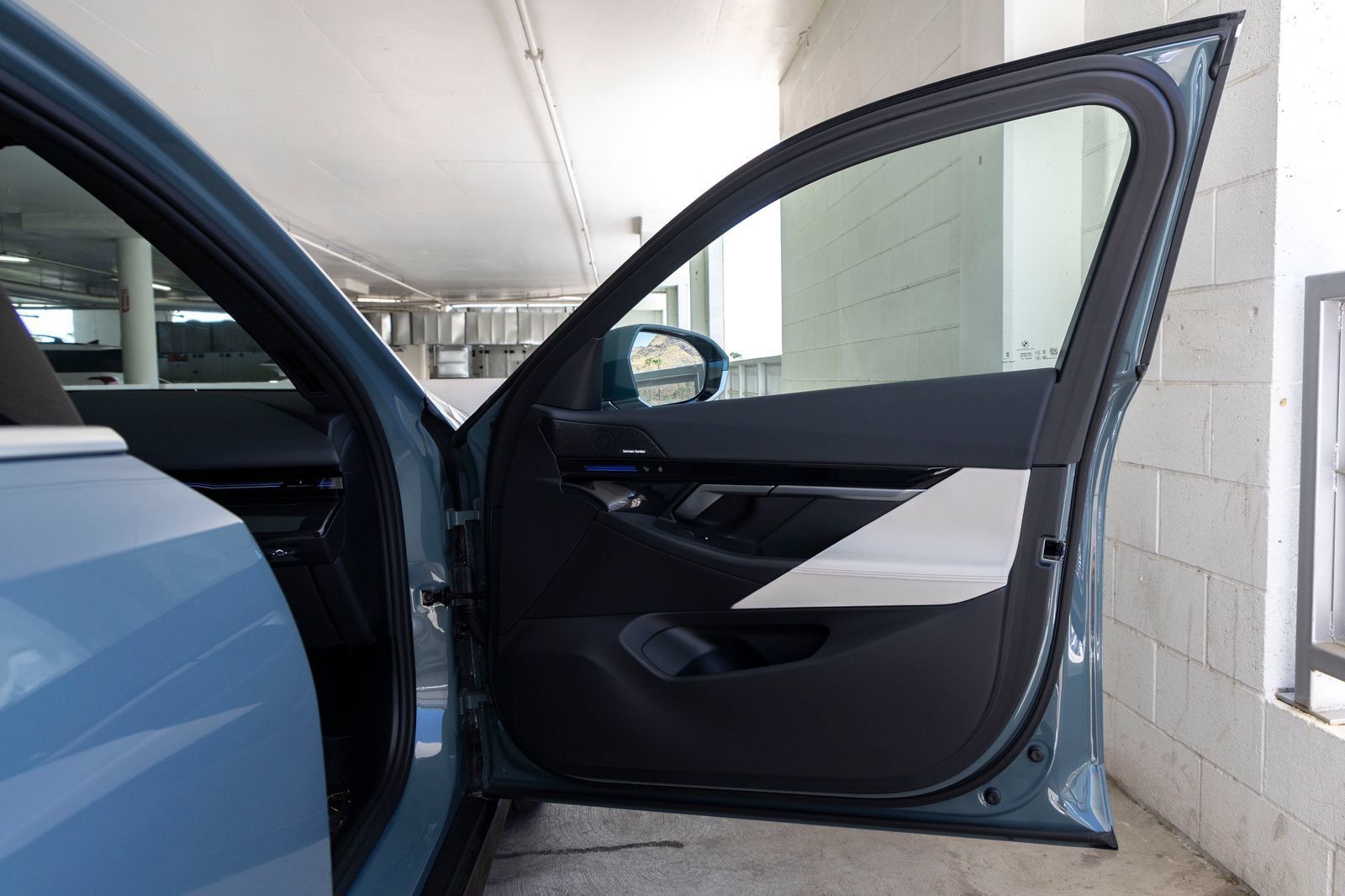 Certified 2024 BMW 530i w/ Convenience Package RWD image 27