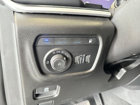 Used 2023 Jeep Grand Cherokee Trailhawk image 21