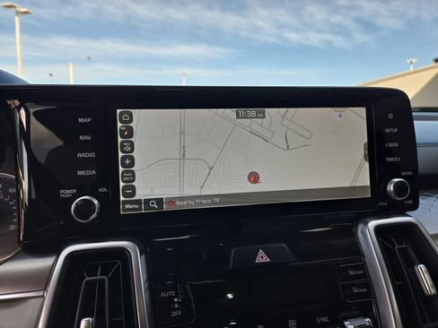 Certified 2022 Kia Sorento EX w/ Panoramic Sunroof Package image 29