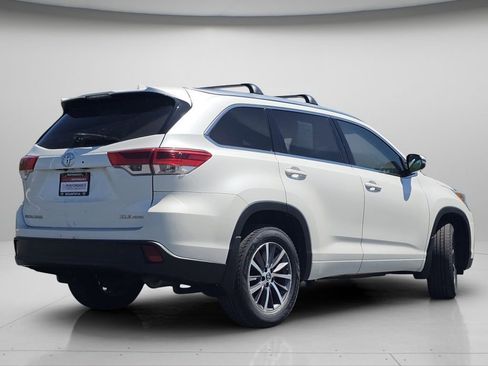 Used 2017 Toyota Highlander XLE w/ Carpet Mat Package AWD/4WD image 24
