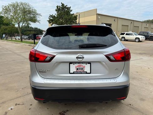Used 2018 Nissan Rogue Sport SL w/ SL Premium Package FWD image 3