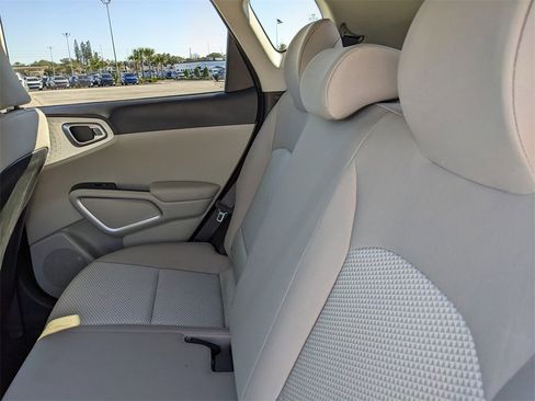 Used 2020 Kia Soul LX image 19