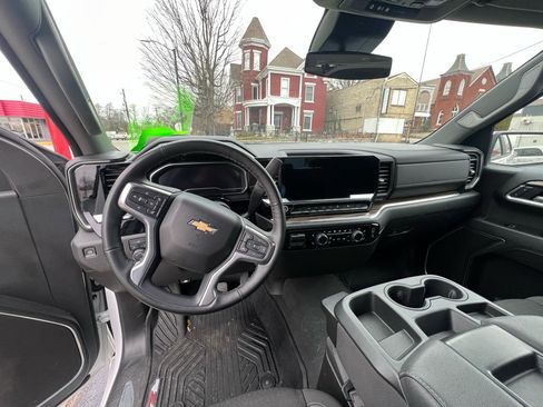 Used 2025 Chevrolet Silverado 1500 LT image 9
