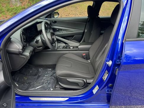 Used 2025 Hyundai Elantra SEL FWD image 16