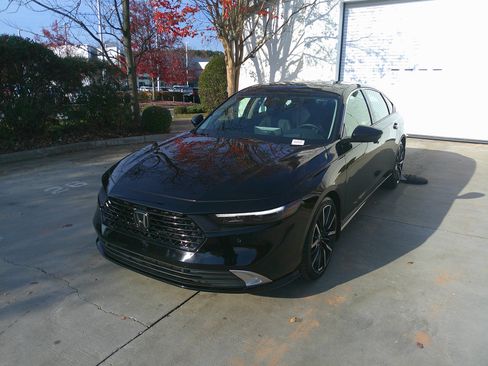 Used 2023 Honda Accord Touring image 6