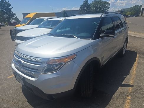 Used 2015 Ford Explorer XLT w/ Equipment Group 201A AWD/4WD image 2