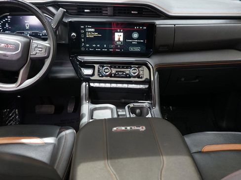 Used 2024 GMC Sierra 2500 AT4 w/ Technology Package AWD/4WD image 11