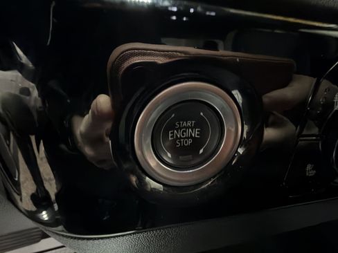 Used 2024 GMC Sierra 1500 SLT image 17